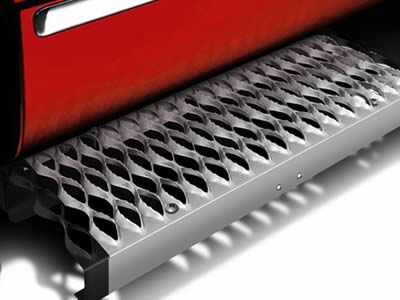 A 3-diamond diamond-strut safety grating plank applied to a vehicle for stair tread.